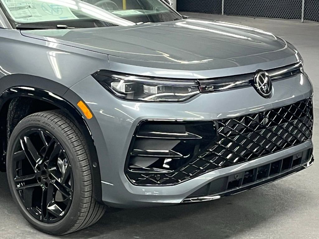 New 2026 Volkswagen Tiguan SE R-Line AWD/4WD image 43