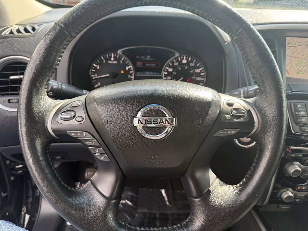 Used 2020 Nissan Pathfinder SV image 19