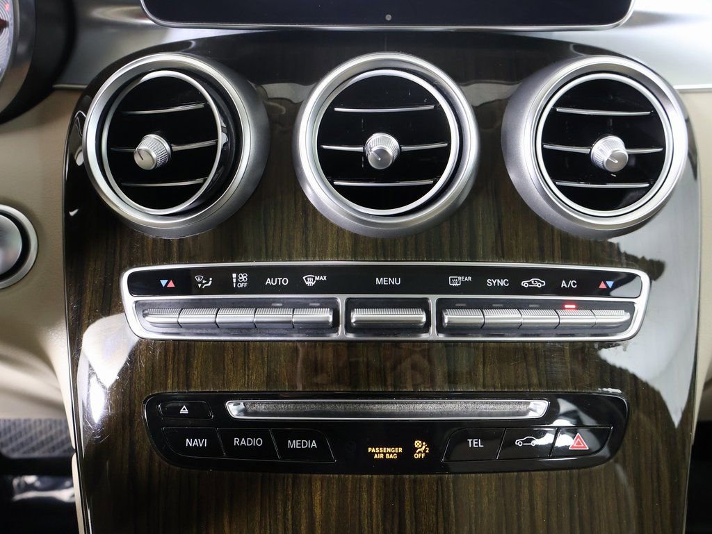 Used 2017 Mercedes-Benz GLC 300 4MATIC image 4