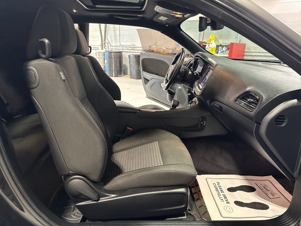 Used 2018 Dodge Challenger R/T w/ Blacktop Package RWD image 29
