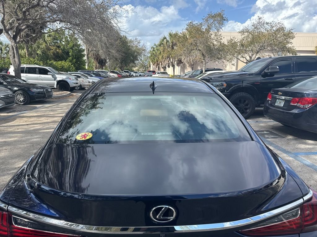 Certified 2022 Lexus ES 350 w/ Premium Package image 9