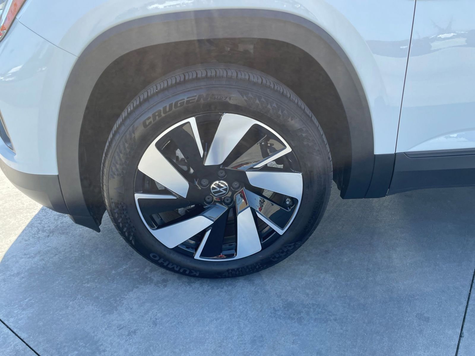 Used 2025 Volkswagen Atlas Cross Sport SE image 30