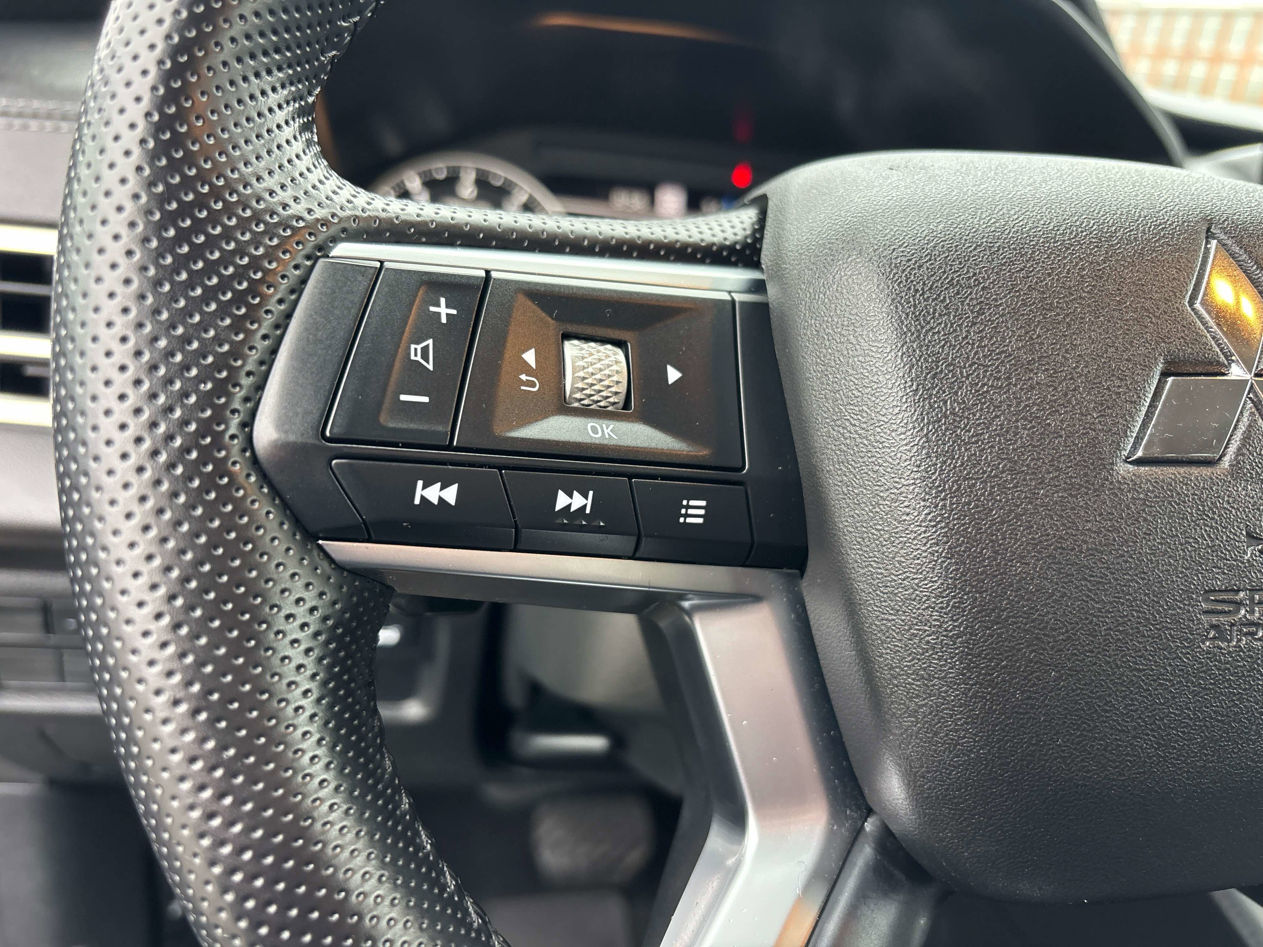 Used 2024 Mitsubishi Outlander SE image 19