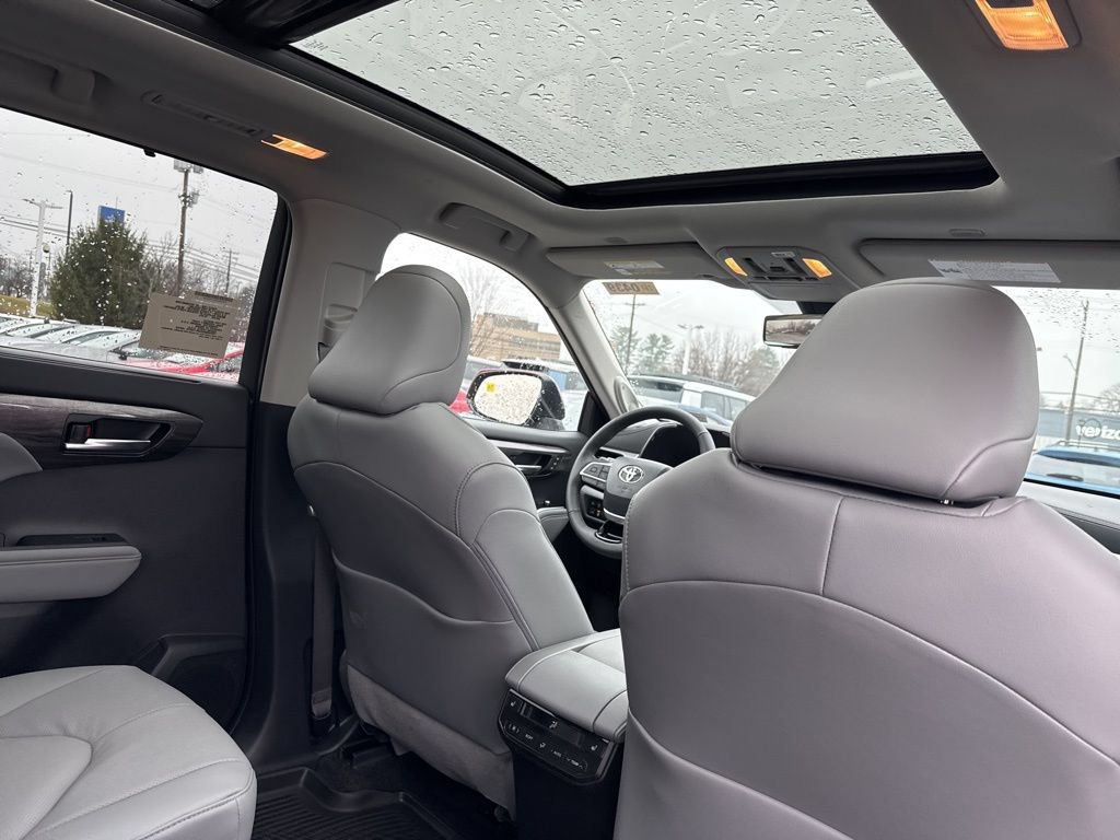 Used 2026 Toyota Highlander Platinum AWD/4WD image 12