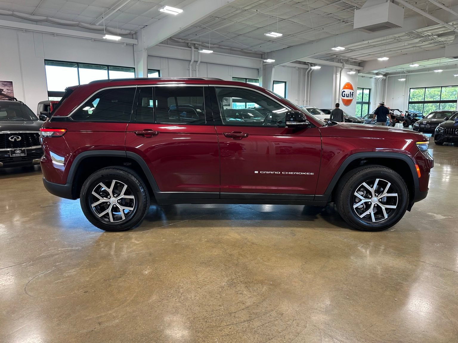 Used 2024 Jeep Grand Cherokee Limited RWD image 9