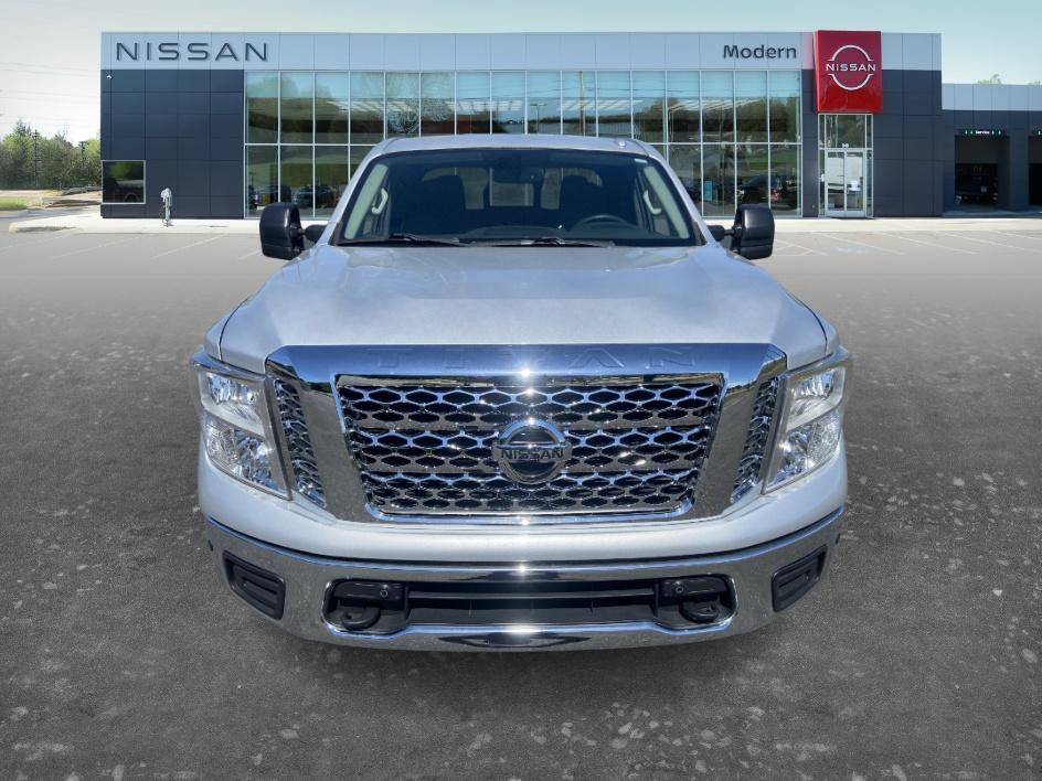 Used 2018 Nissan Titan SV w/ SV Convenience Package image 2