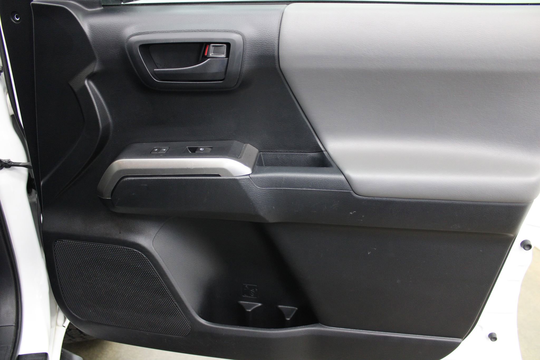 Used 2019 Toyota Tacoma SR5 AWD/4WD image 26