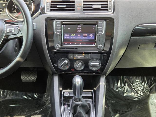 Used 2016 Volkswagen Jetta SEL FWD image 16