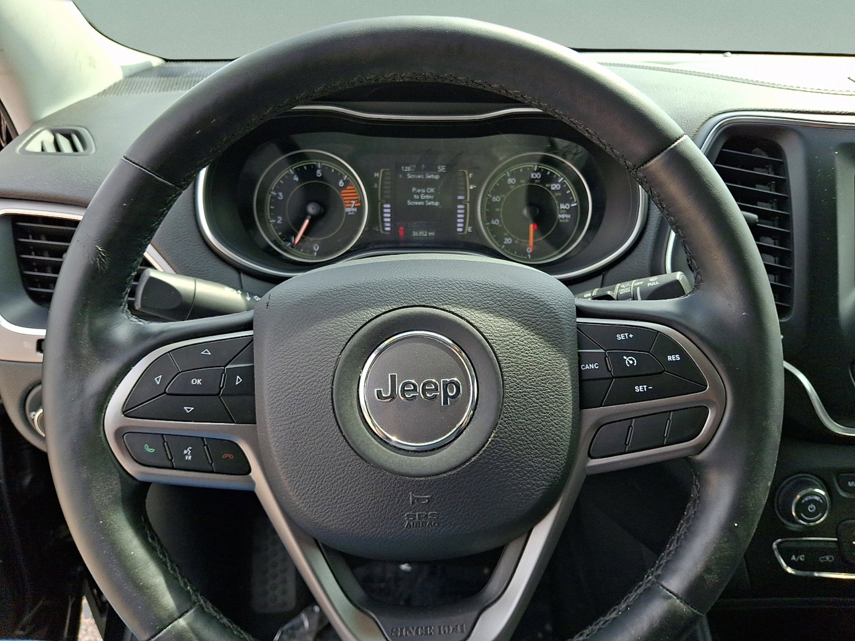 Certified 2020 Jeep Cherokee Latitude Plus w/ Comfort/Convenience Group AWD/4WD image 18