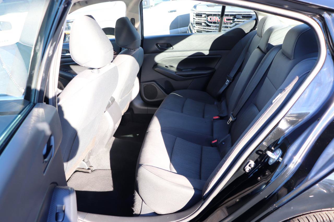 Used 2025 Nissan Altima 2.5 SV AWD/4WD image 12