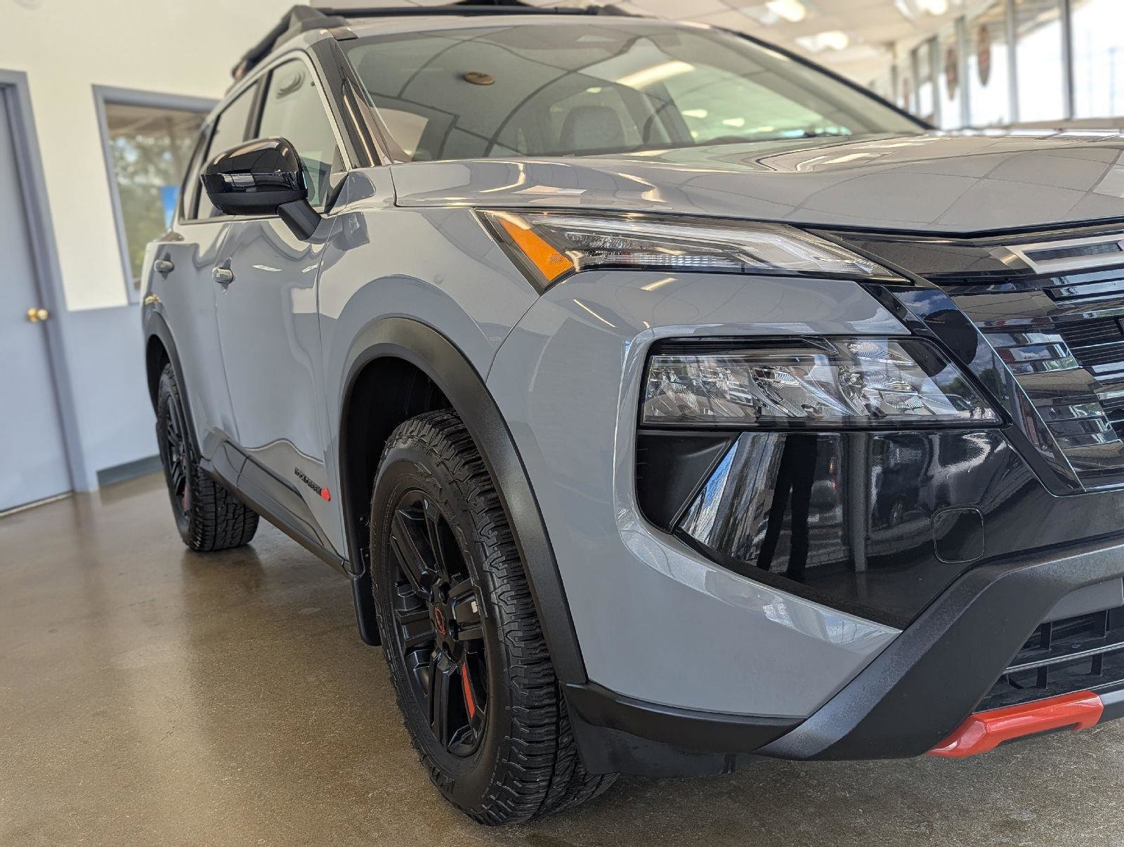 Certified 2025 Nissan Rogue SV AWD/4WD image 9