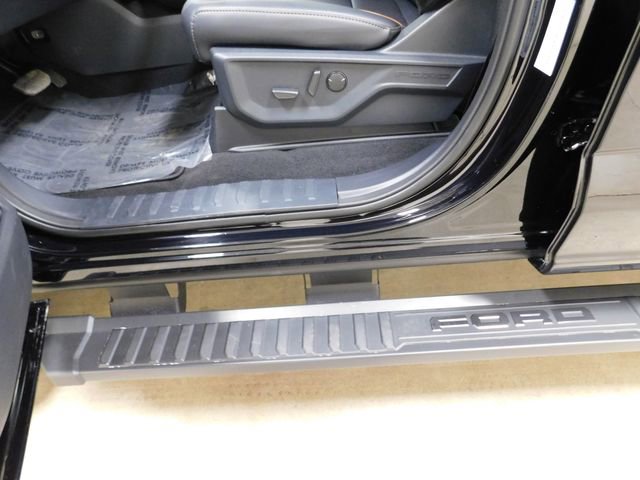 New 2026 Ford F250 Lariat w/ Black Appearance Package image 18