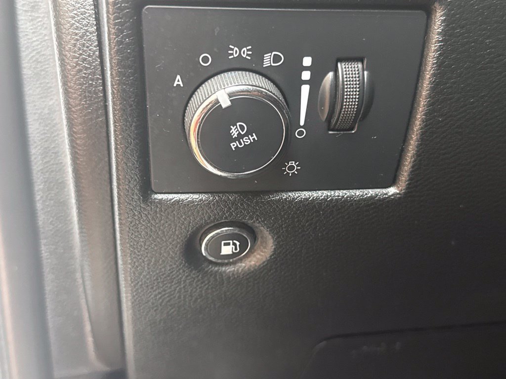 Used 2022 Jeep Grand Cherokee Limited AWD/4WD image 24