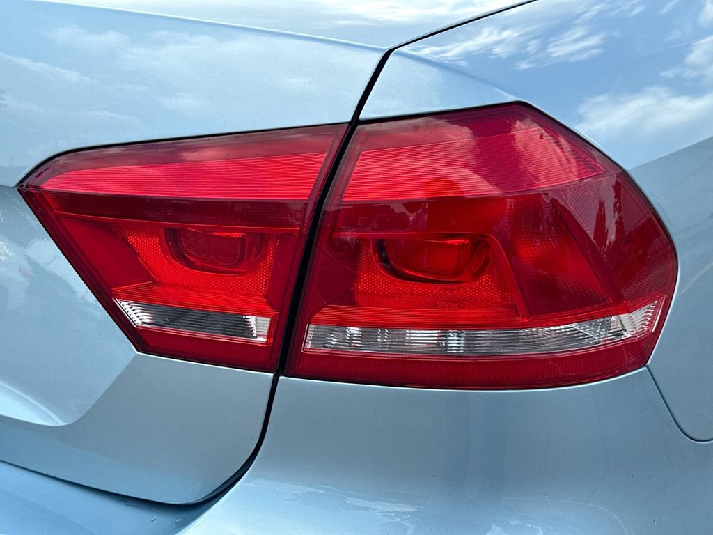 Used 2012 Volkswagen Passat TDI SEL Premium FWD image 30