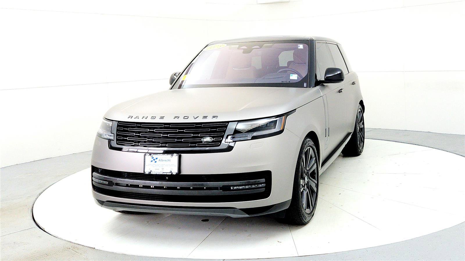 Used 2023 Land Rover Range Rover SE image 2