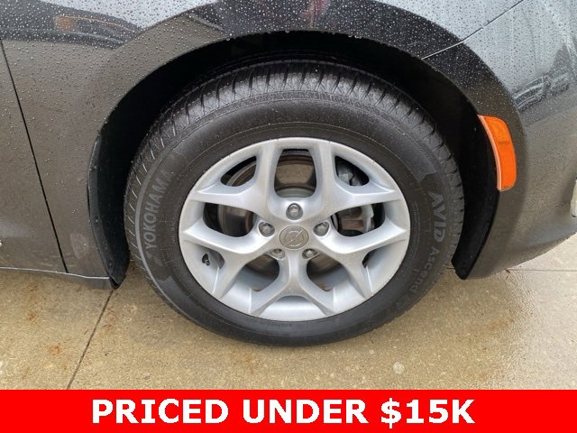 Certified 2017 Chrysler Pacifica Touring-L w/ Tire & Wheel Group image 14