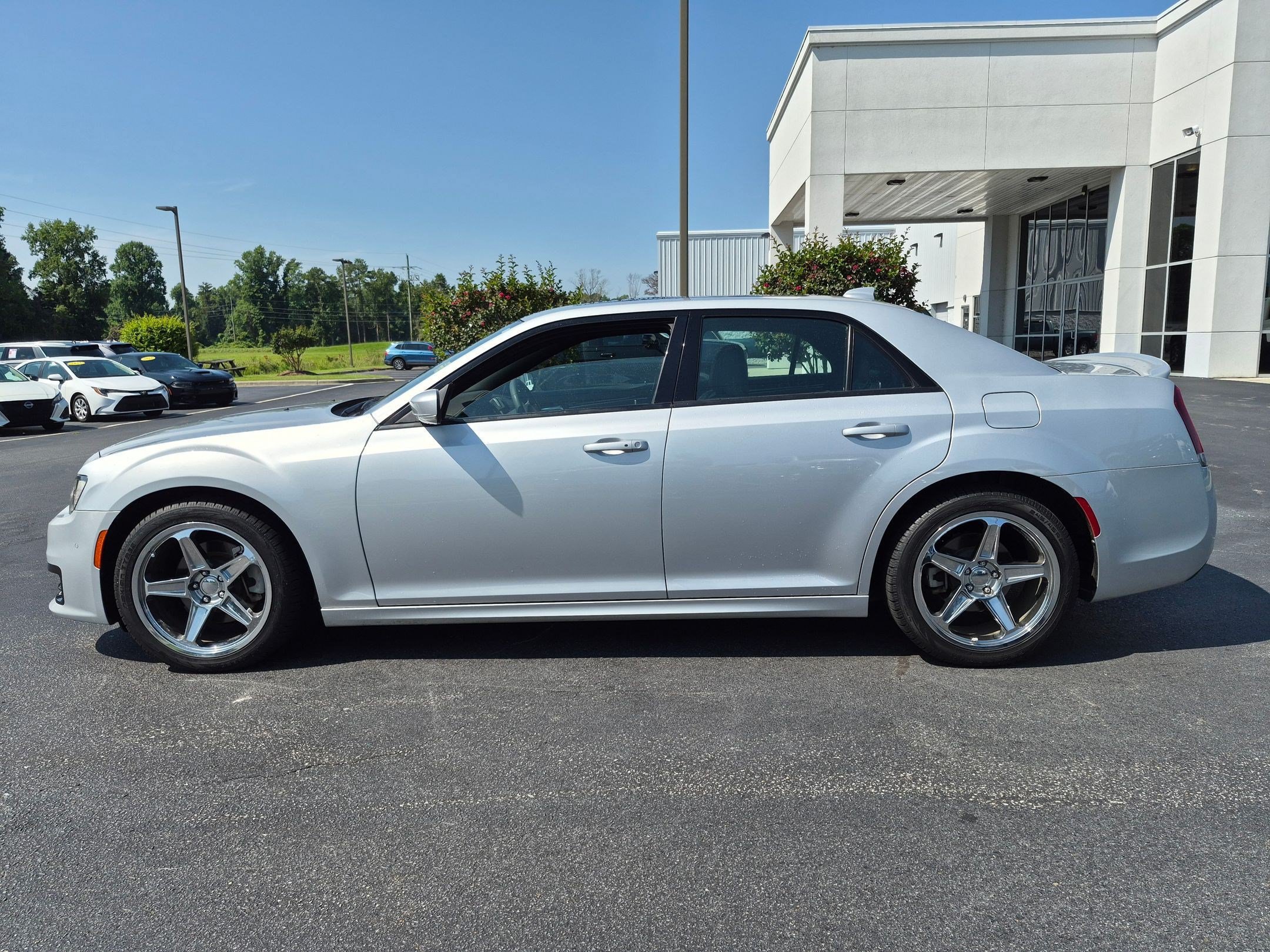 Used 2023 Chrysler 300 S w/ Comfort Group RWD image 8