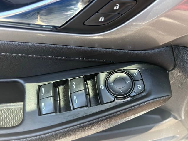 Used 2023 Chevrolet Traverse LT FWD image 11