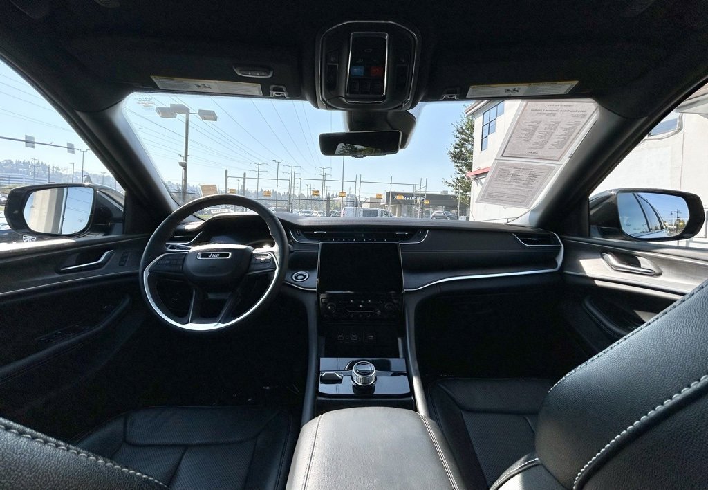 Used 2024 Jeep Grand Cherokee L Limited w/ Luxury Tech Group II image 18