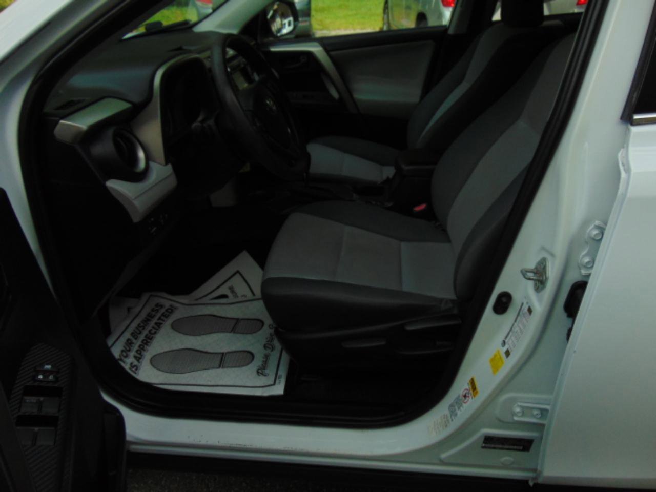 Used 2014 Toyota RAV4 LE FWD image 21