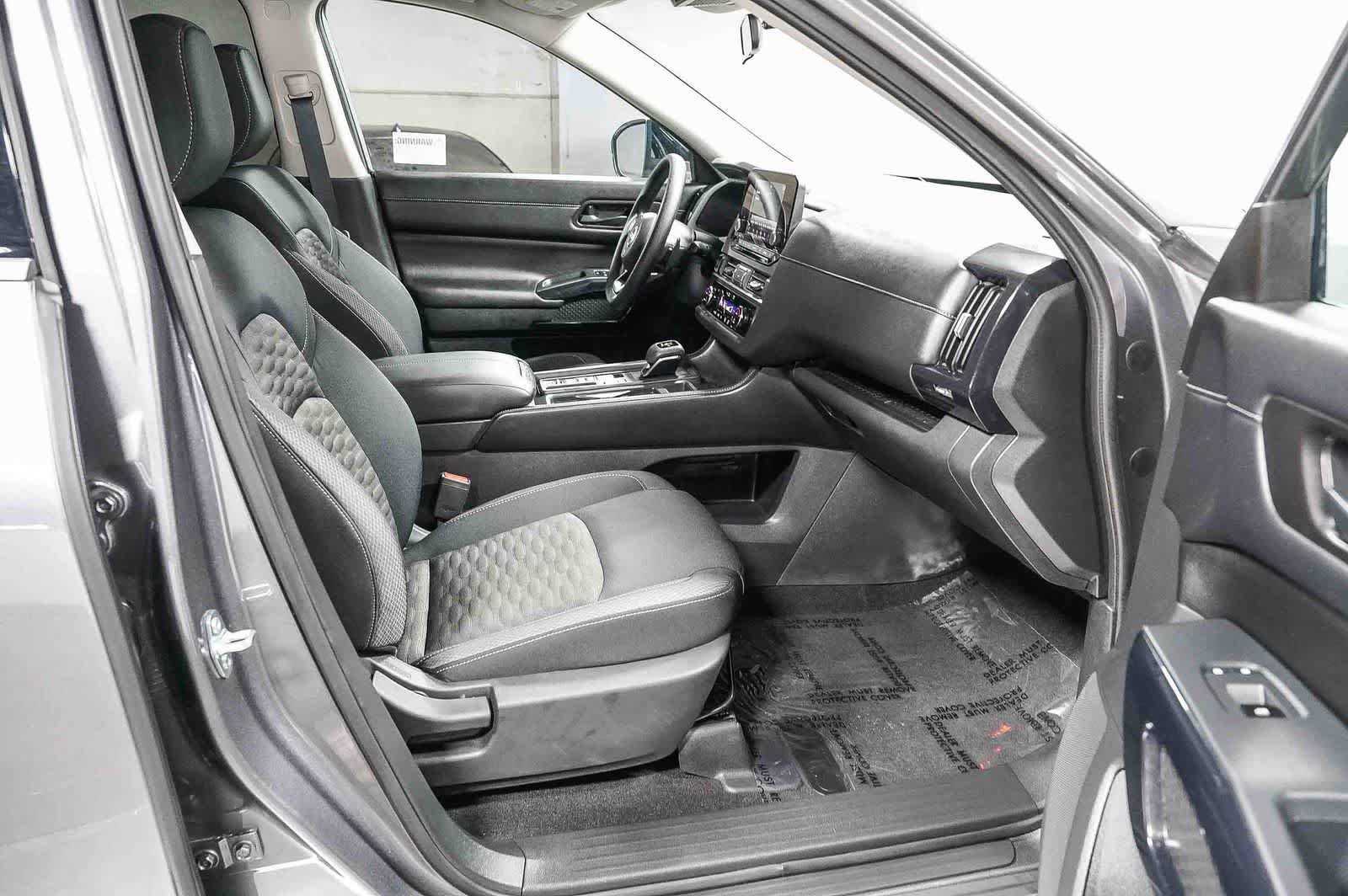 Used 2024 Nissan Pathfinder S FWD image 16