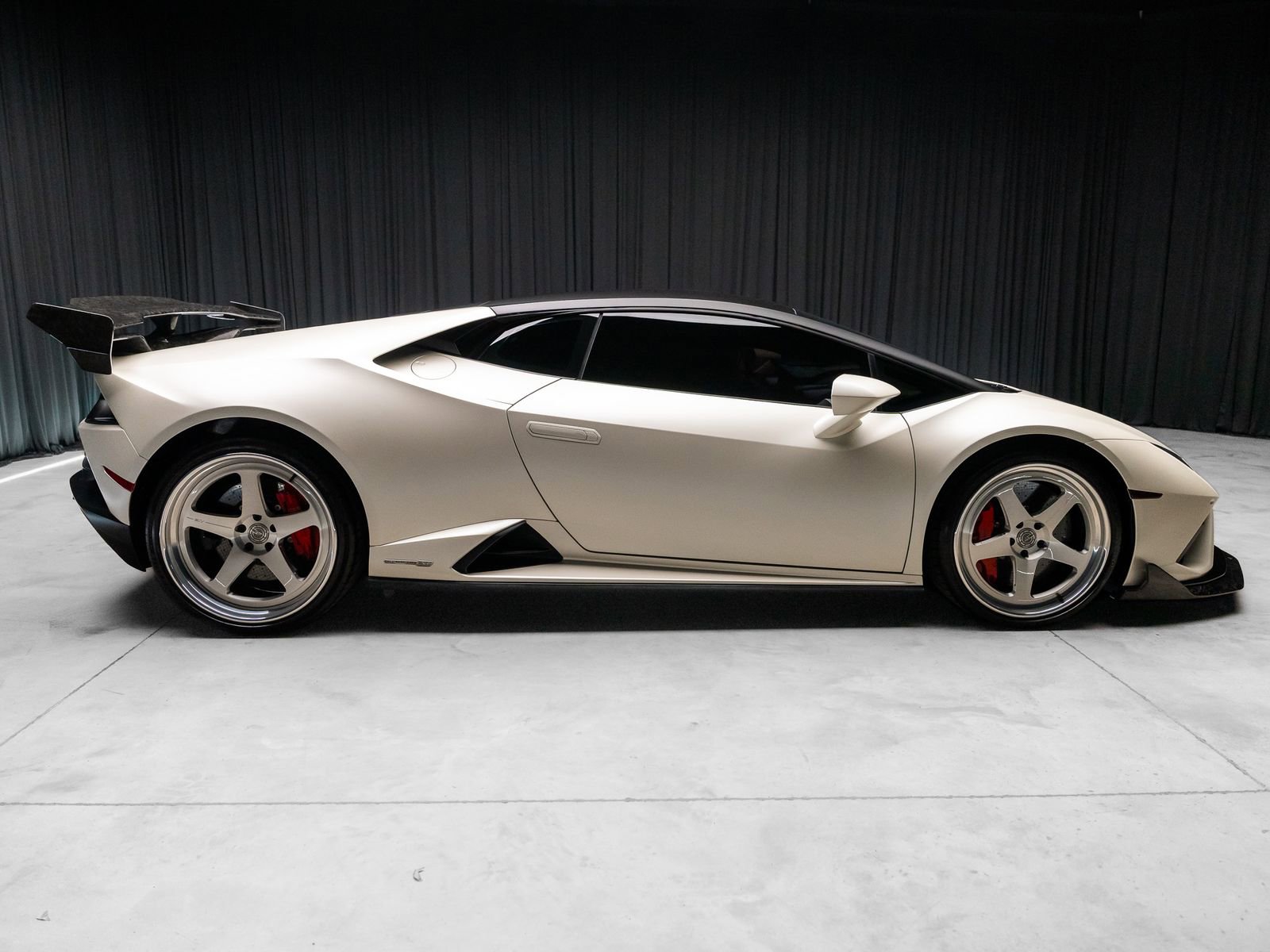 Used 2021 Lamborghini Huracan EVO image 15