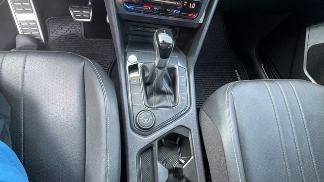 Used 2023 Volkswagen Tiguan SE R-Line AWD/4WD image 28