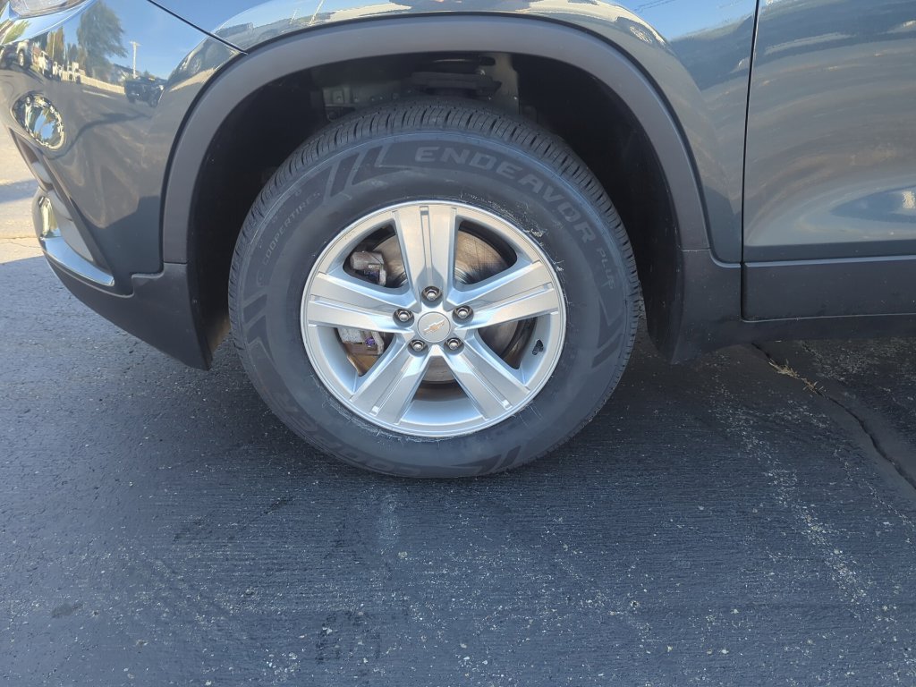 Used 2022 Chevrolet Trax LT w/ LT Convenience Package AWD/4WD image 15
