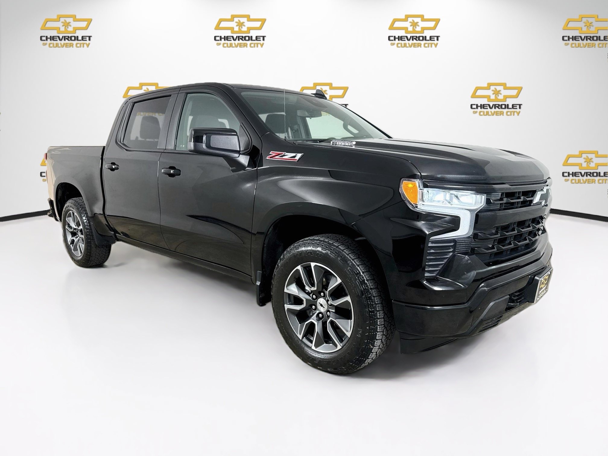Used 2024 Chevrolet Silverado 1500 RST w/ Z71 Off-Road Package AWD/4WD image 1