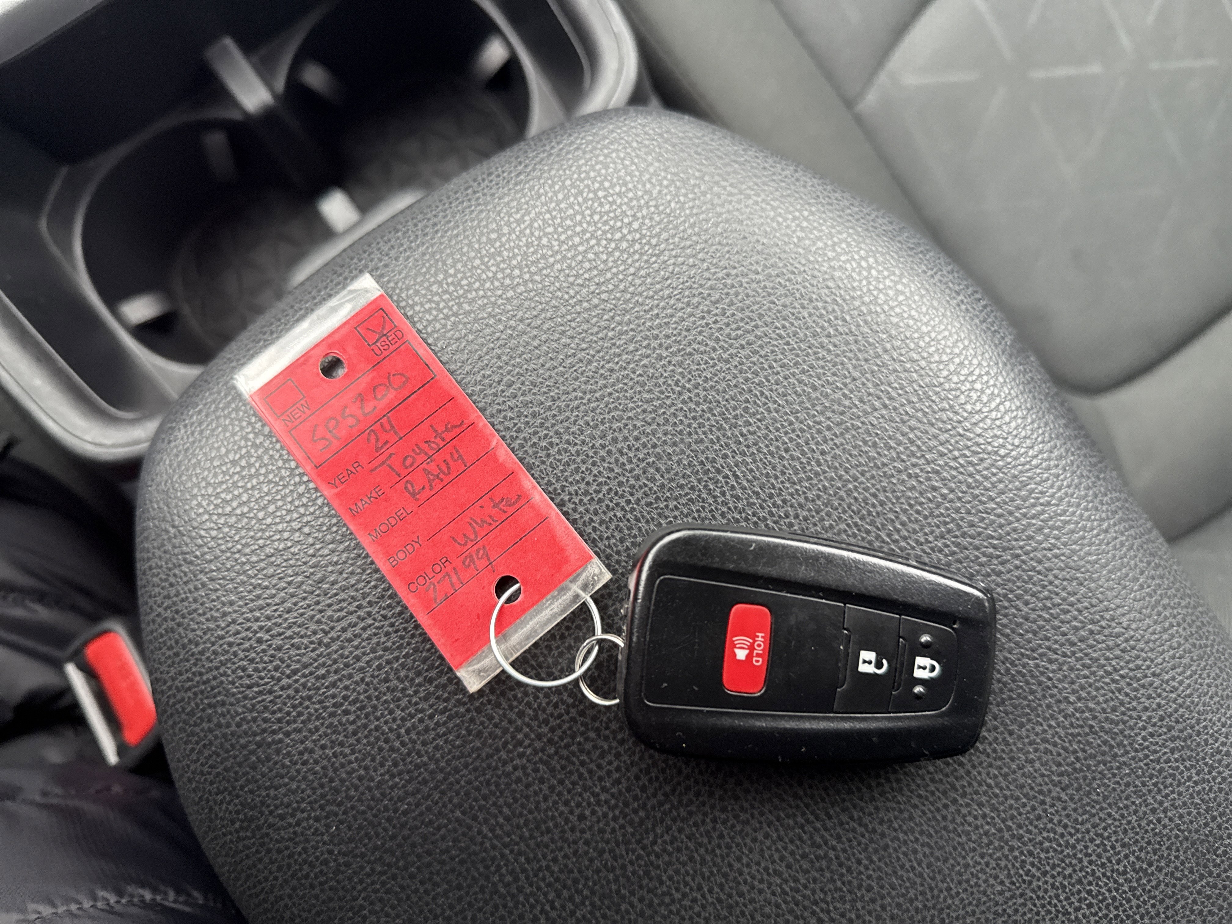 Used 2024 Toyota RAV4 XLE image 31