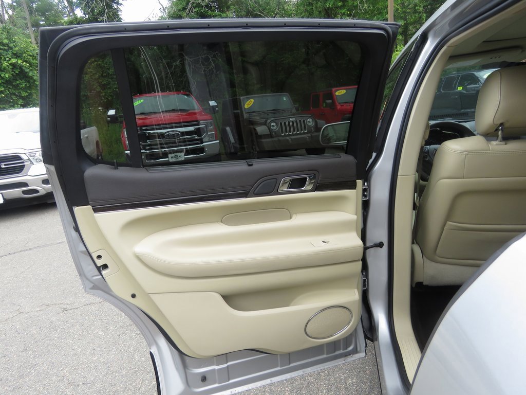 Used 2019 Lincoln MKT AWD image 20