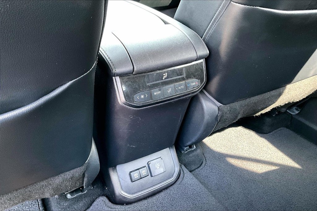 Used 2021 Toyota Highlander Limited w/ Protection Package #3 (TMS) AWD/4WD image 32