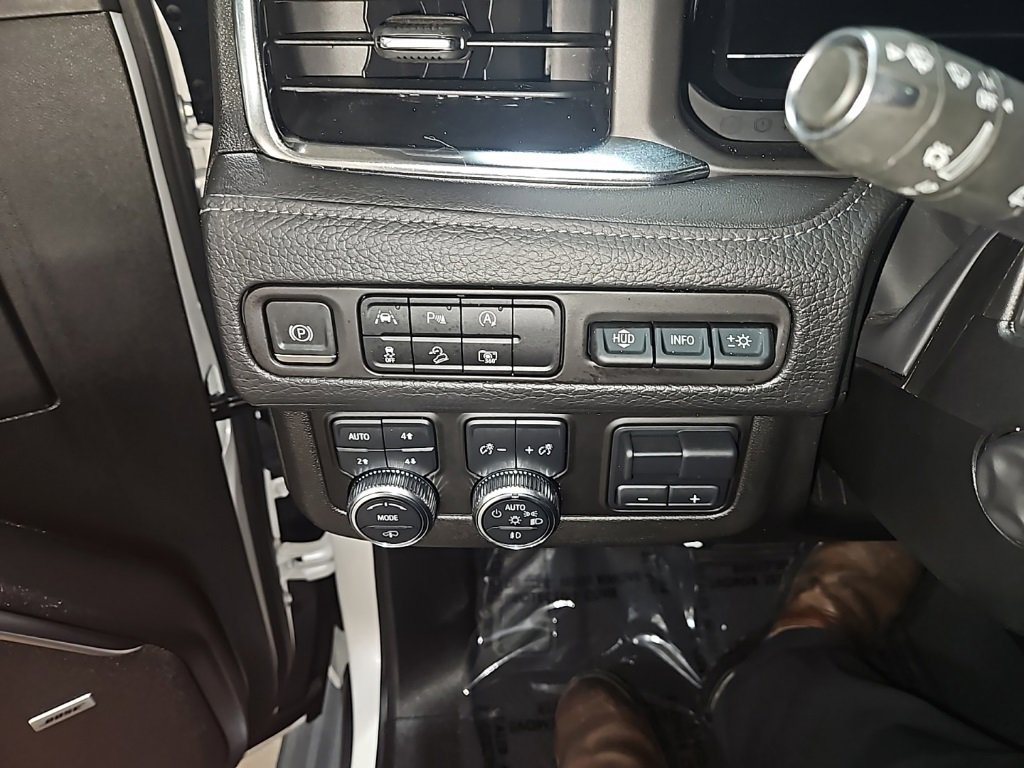 Used 2024 GMC Yukon Denali w/ Max Trailering Package image 18