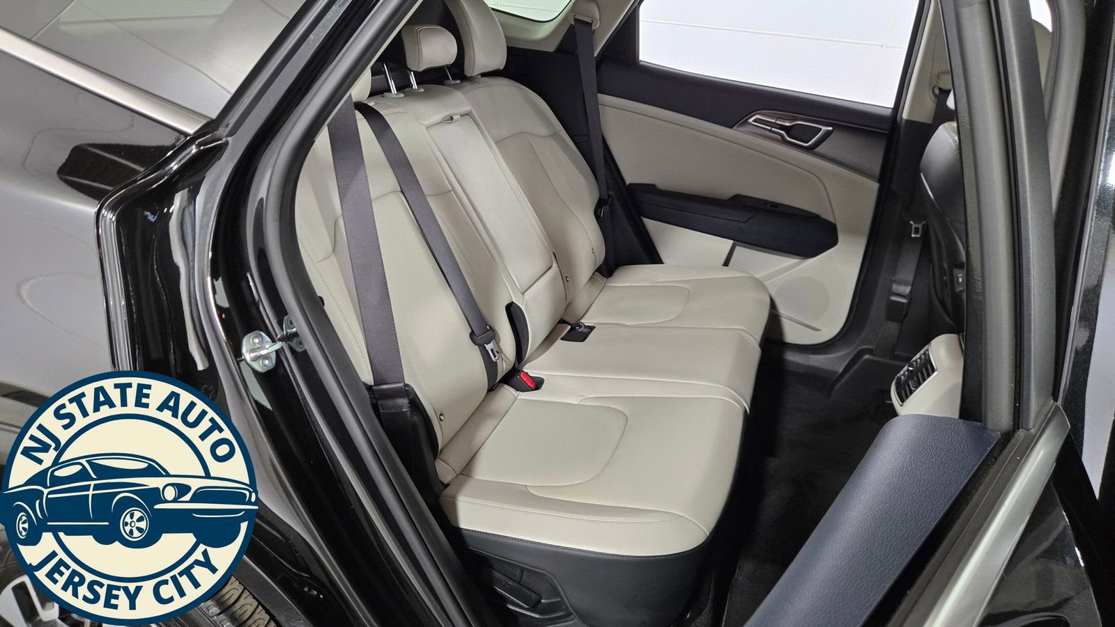 Used 2023 Kia Sportage EX image 32