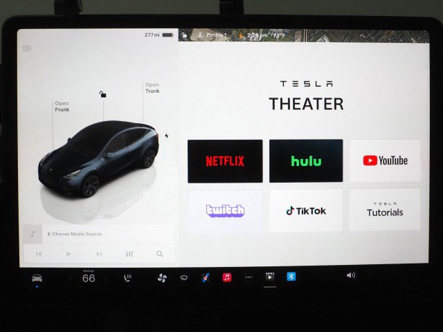 Used 2025 Tesla Model Y AWD image 36