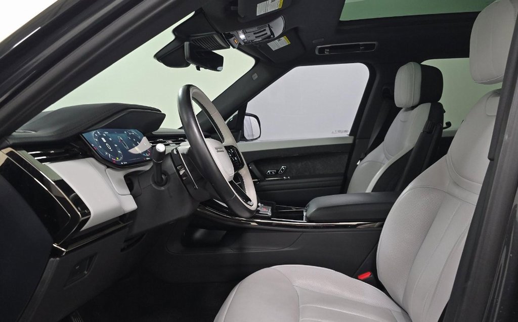 Used 2024 Land Rover Range Rover Sport Dynamic SE image 2