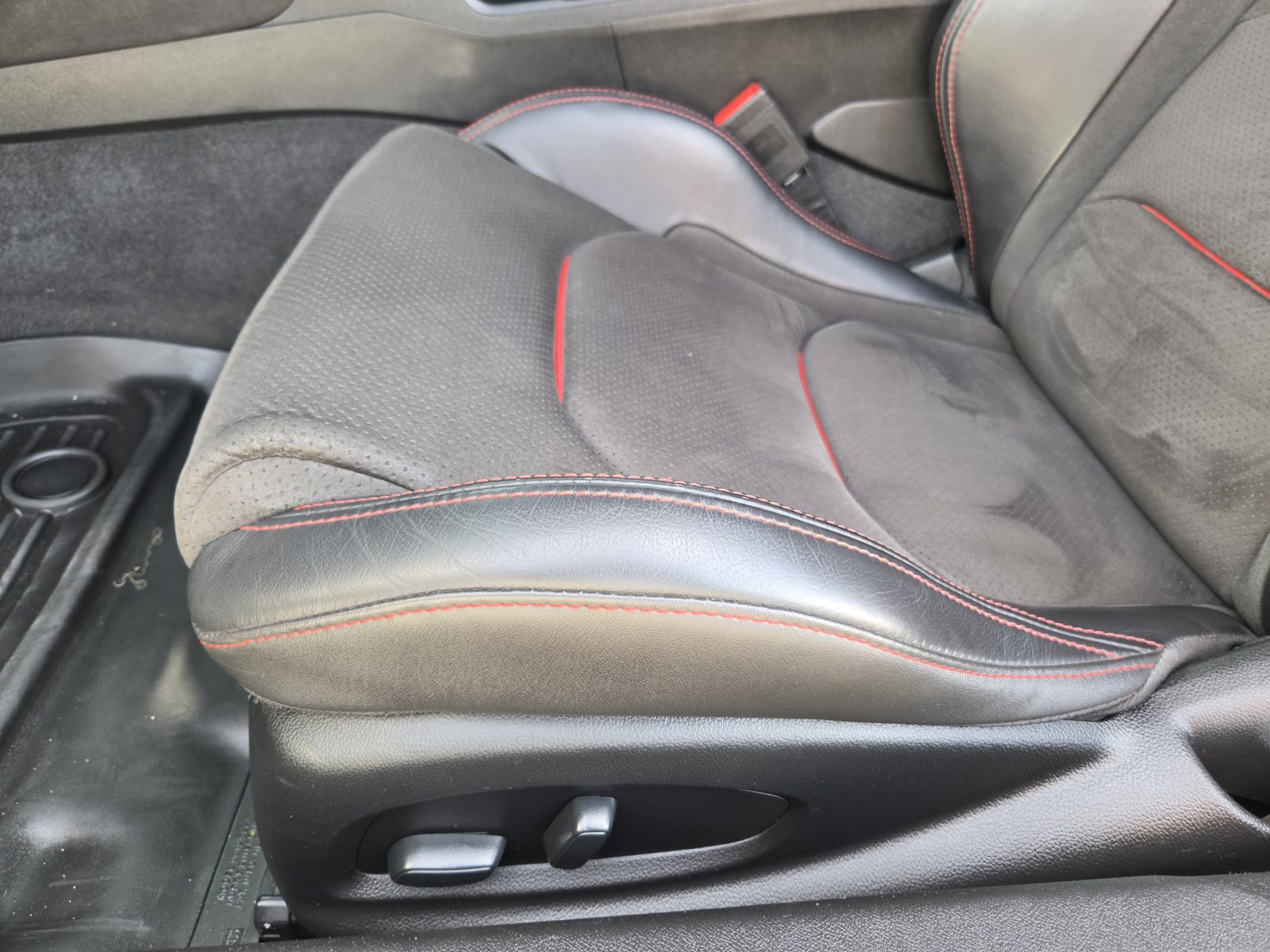 Used 2020 Chevrolet Camaro ZL1 RWD image 25