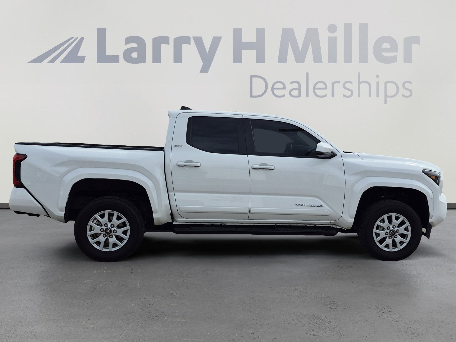 Certified 2025 Toyota Tacoma SR5 image 6