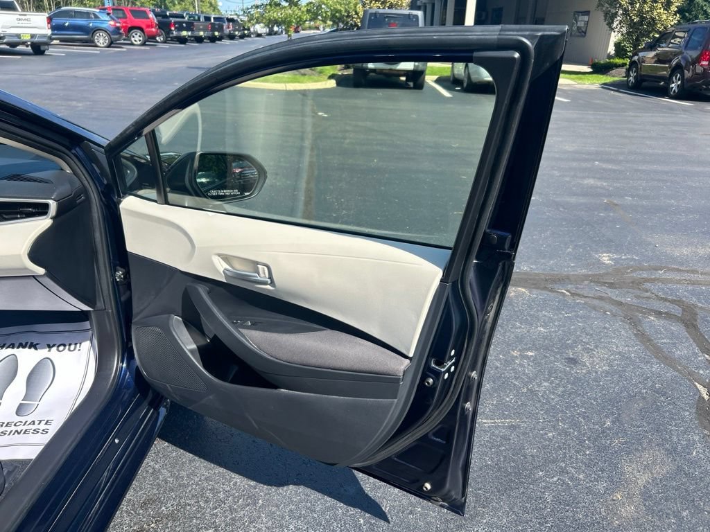 Used 2021 Toyota Corolla LE w/ LE Convenience Package FWD image 32