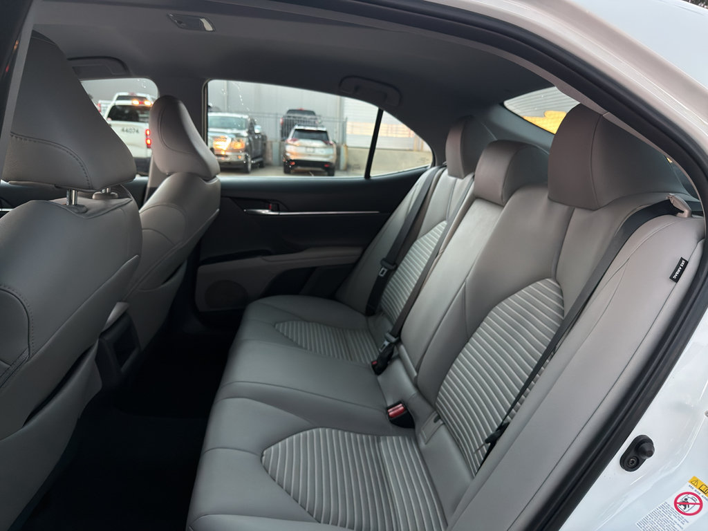 Used 2018 Toyota Camry SE FWD image 21