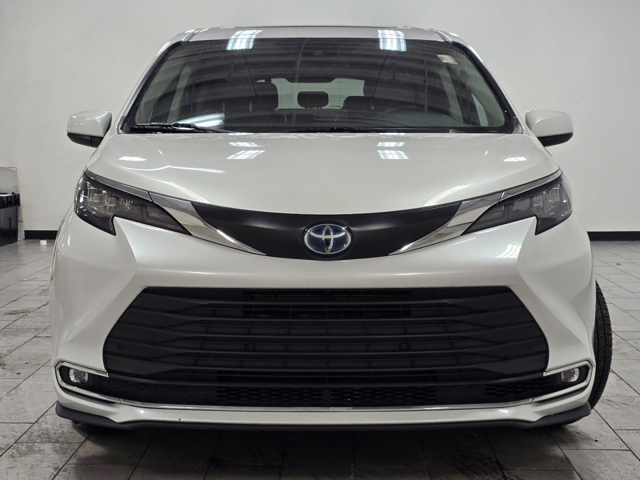 Certified 2024 Toyota Sienna XLE image 11