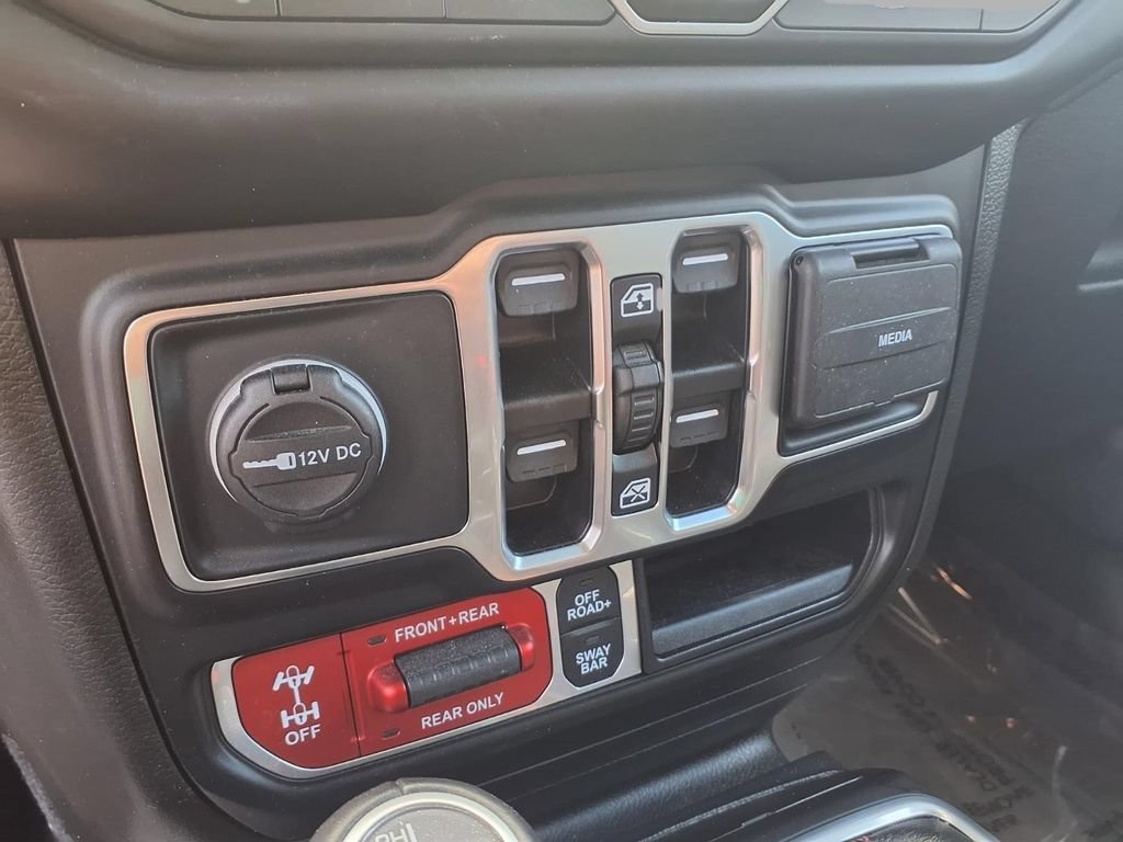 Used 2023 Jeep Gladiator Rubicon w/ Cold Weather Group AWD/4WD image 9