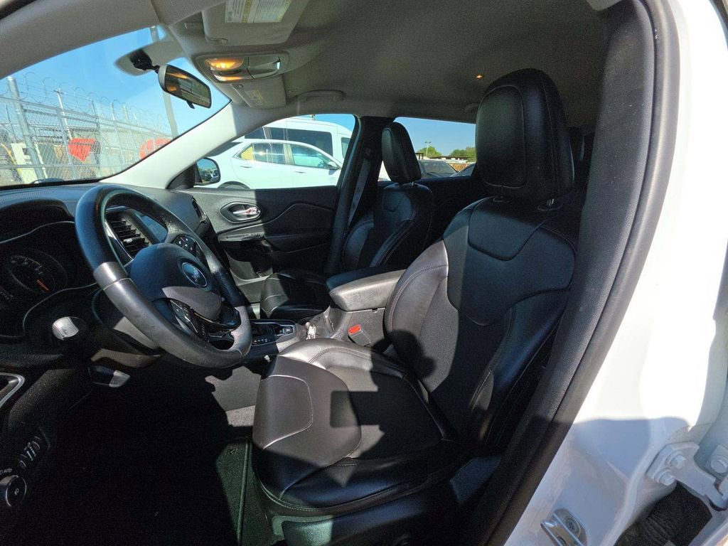 Used 2019 Jeep Cherokee Latitude Plus FWD image 4