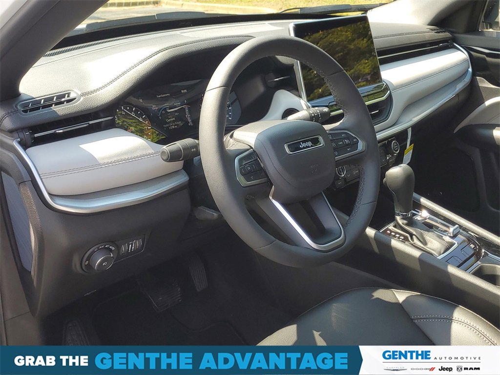 Used 2025 Jeep Compass Limited w/ Sun & Sound Group image 9