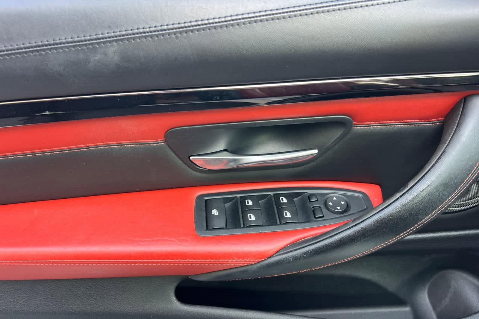 Used 2015 BMW M4 Convertible image 16