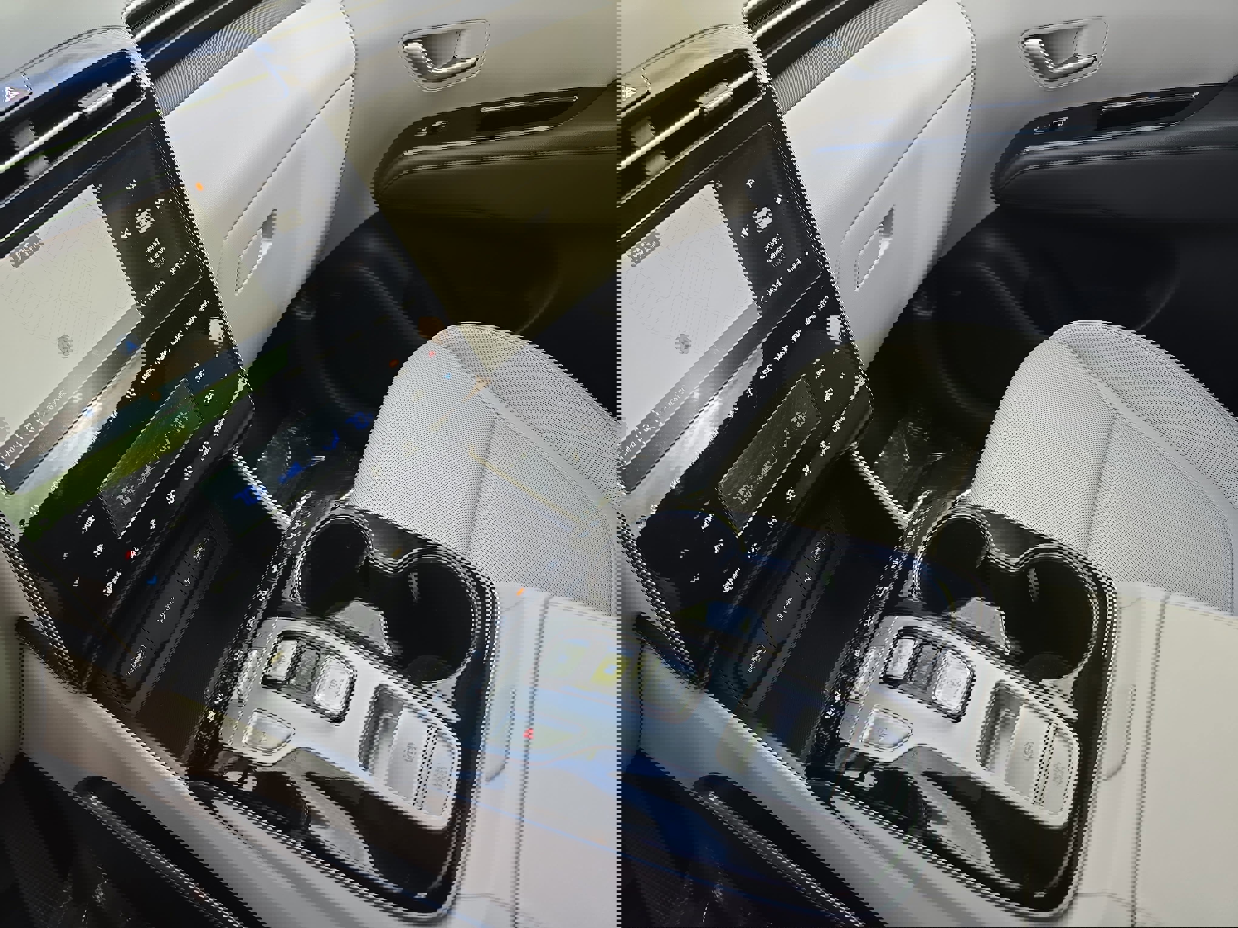 Used 2024 Hyundai Tucson Limited image 25