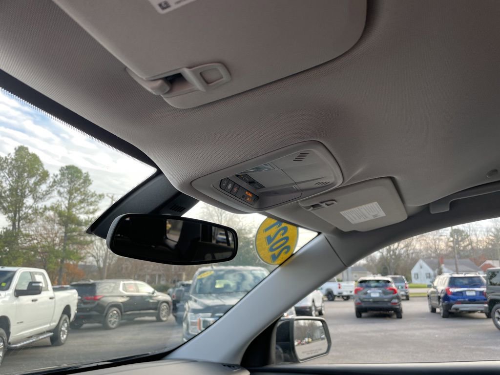 Used 2021 Chevrolet Traverse LT image 22