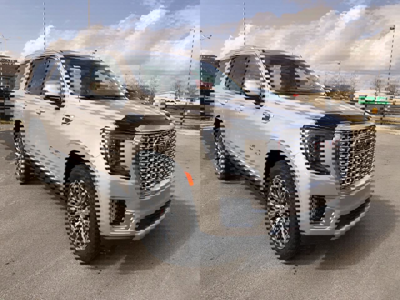 Used 2021 GMC Yukon Denali w/ Denali Premium Package image 7