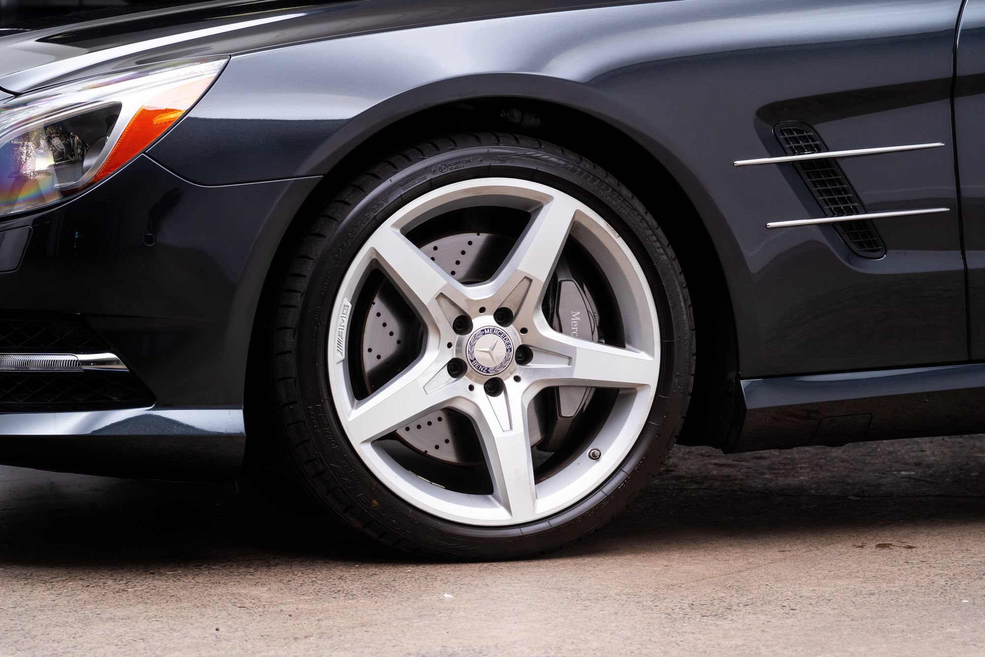 Used 2015 Mercedes-Benz SL 550 image 4