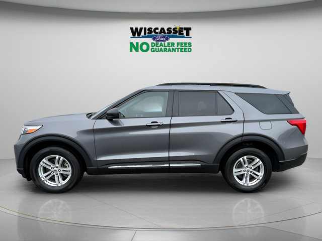 Used 2023 Ford Explorer XLT AWD/4WD image 2